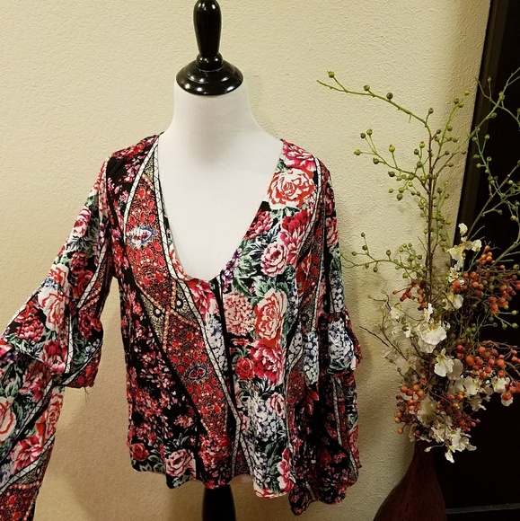 🛍JAASE Vneck Long Bell Sleeves XS - Picture 1 of 7